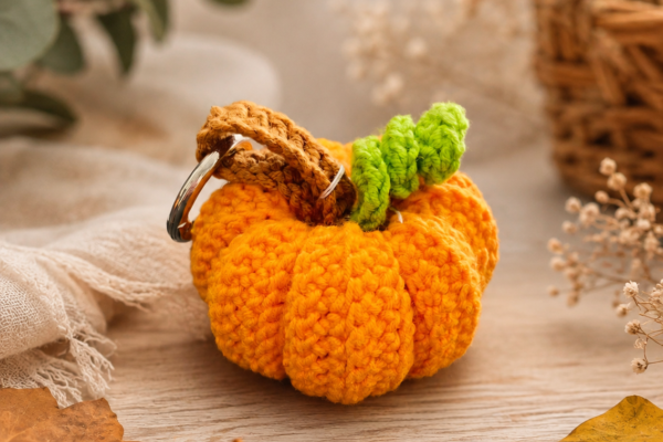 Création d'un porte-clé citrouille au crochet